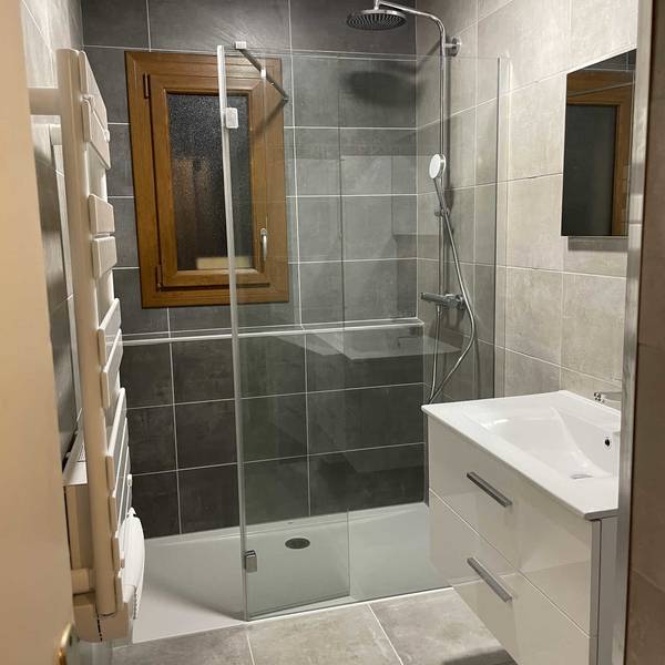 Douche carreaux gris