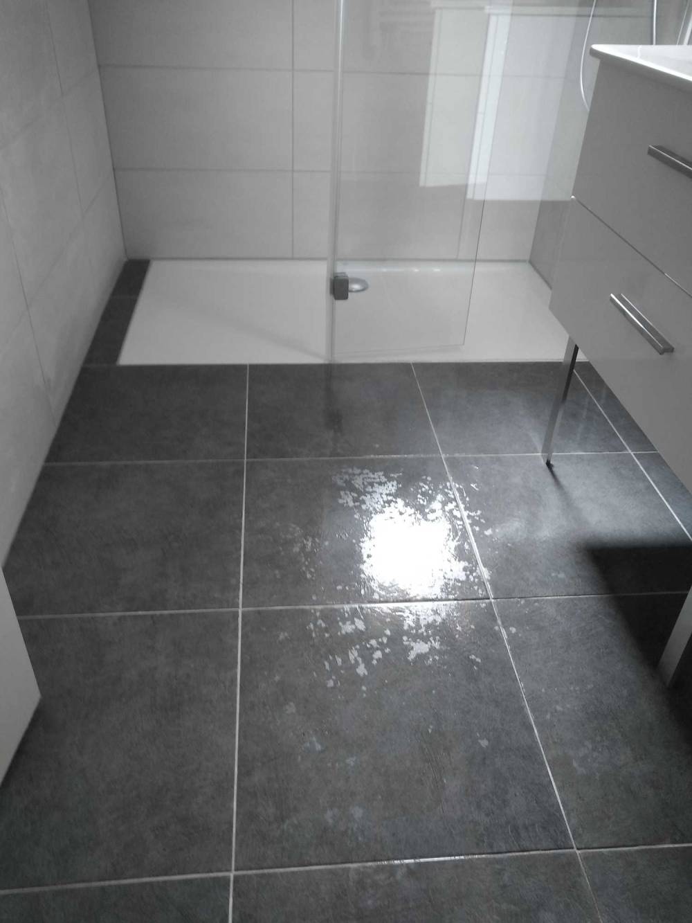 Douche carreaux gris foncés