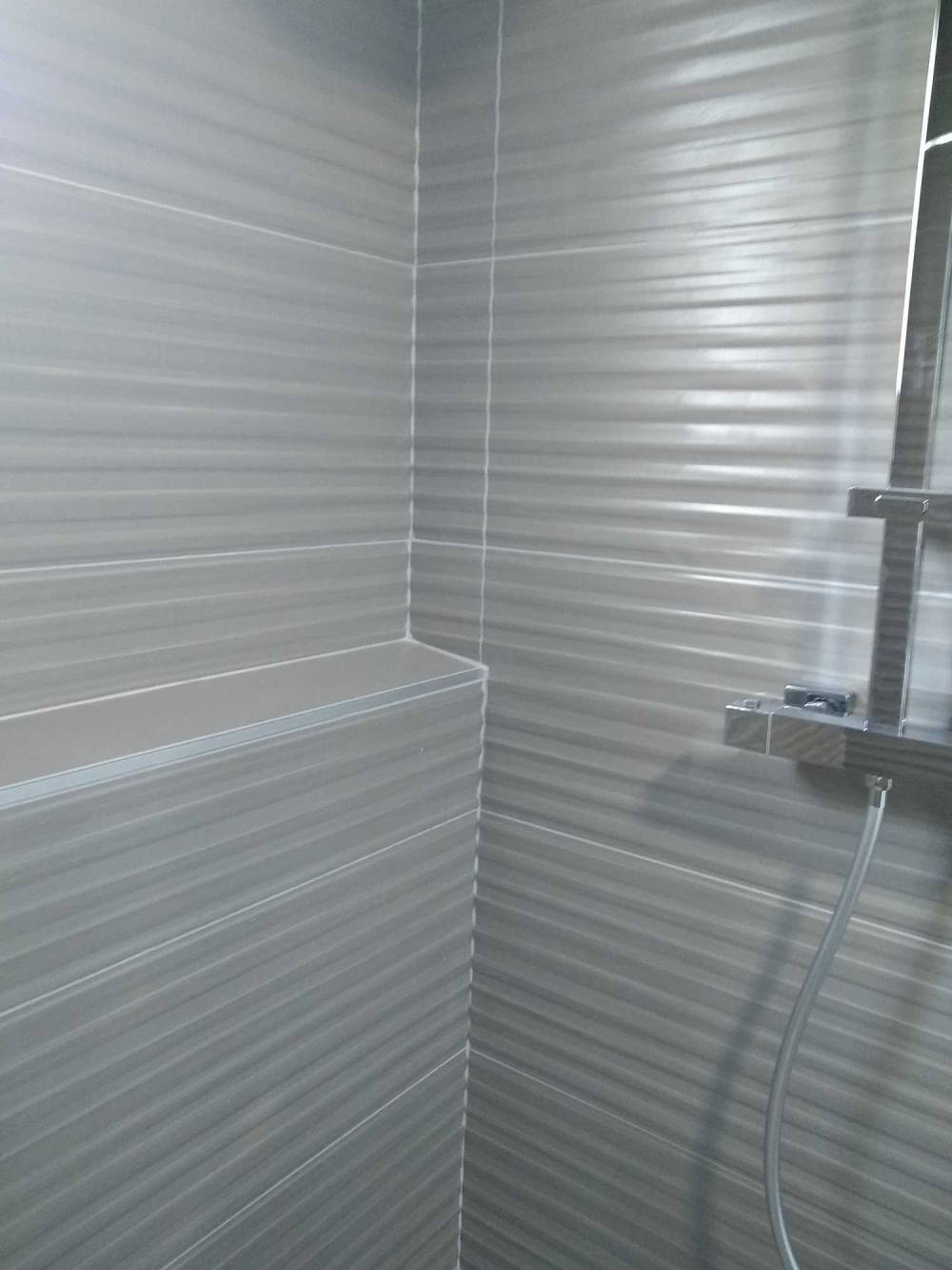 Douche carreaux relief